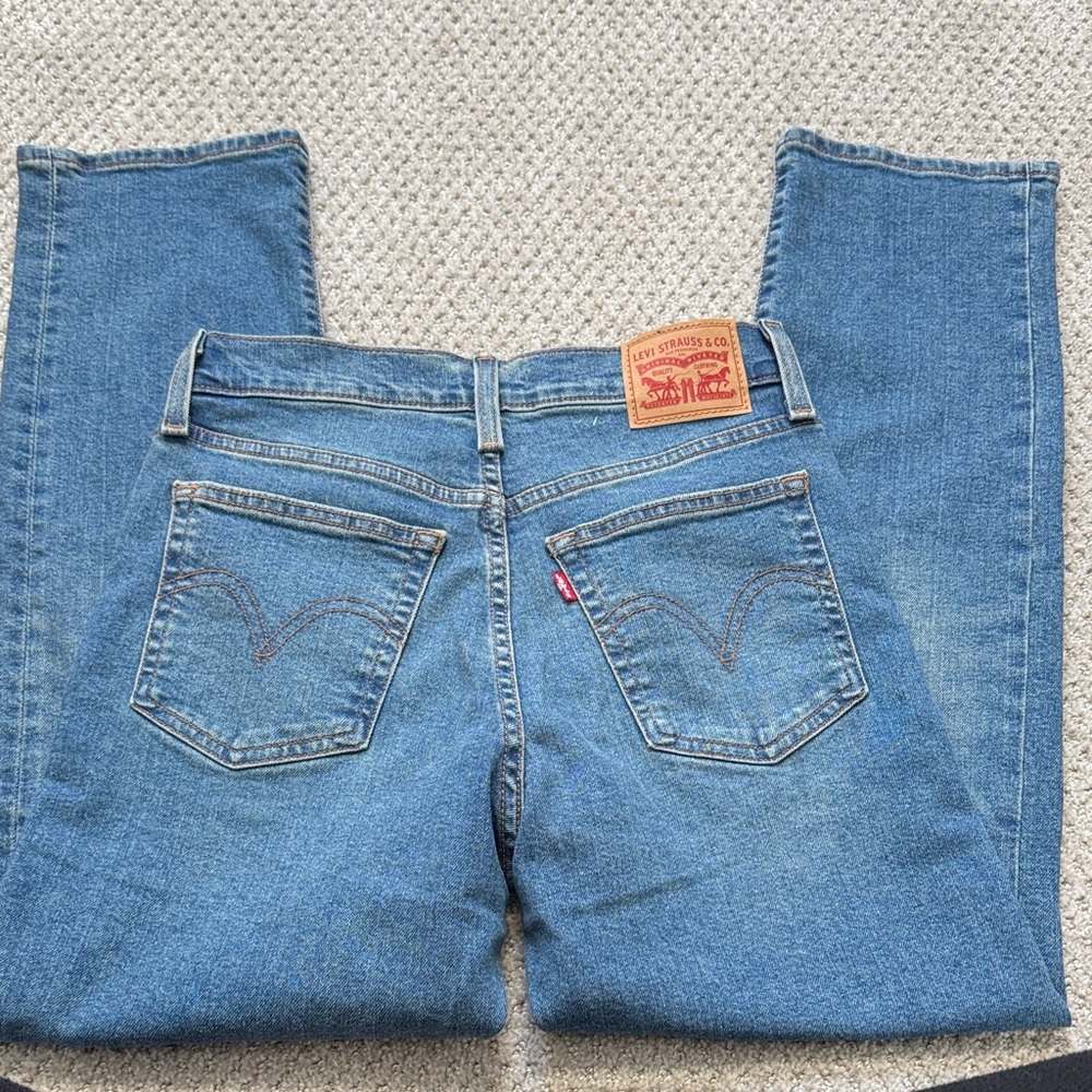 Levi's - Wedgie Straight- NWOT- Size 28 - Picture 4 of 7